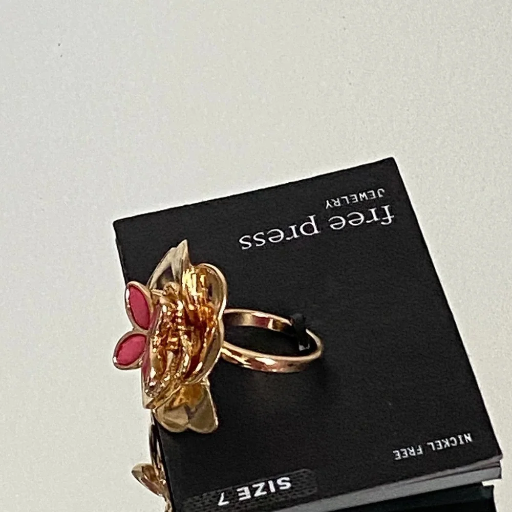 Nordstrom Gold Tone Chunky Flower Statement Ring Size 7